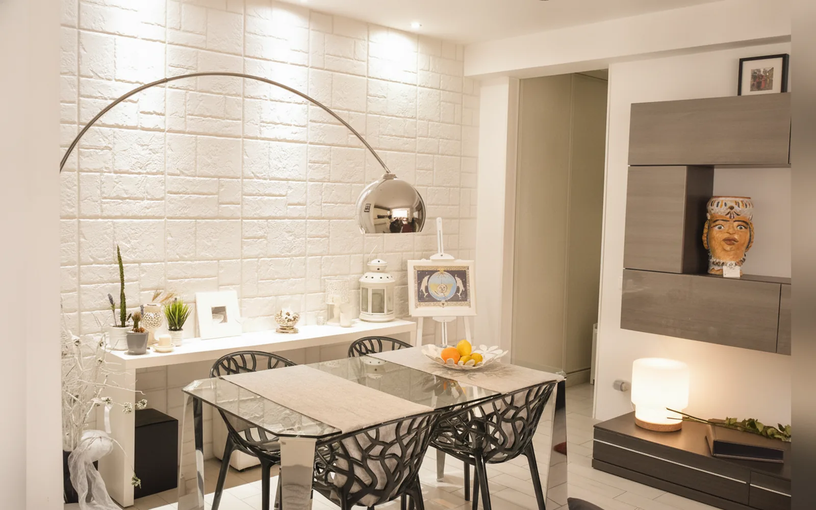 Zona living con cucina e area pranzo — Positive Energy Home, Palermo (Sicilia) (foto 3)
