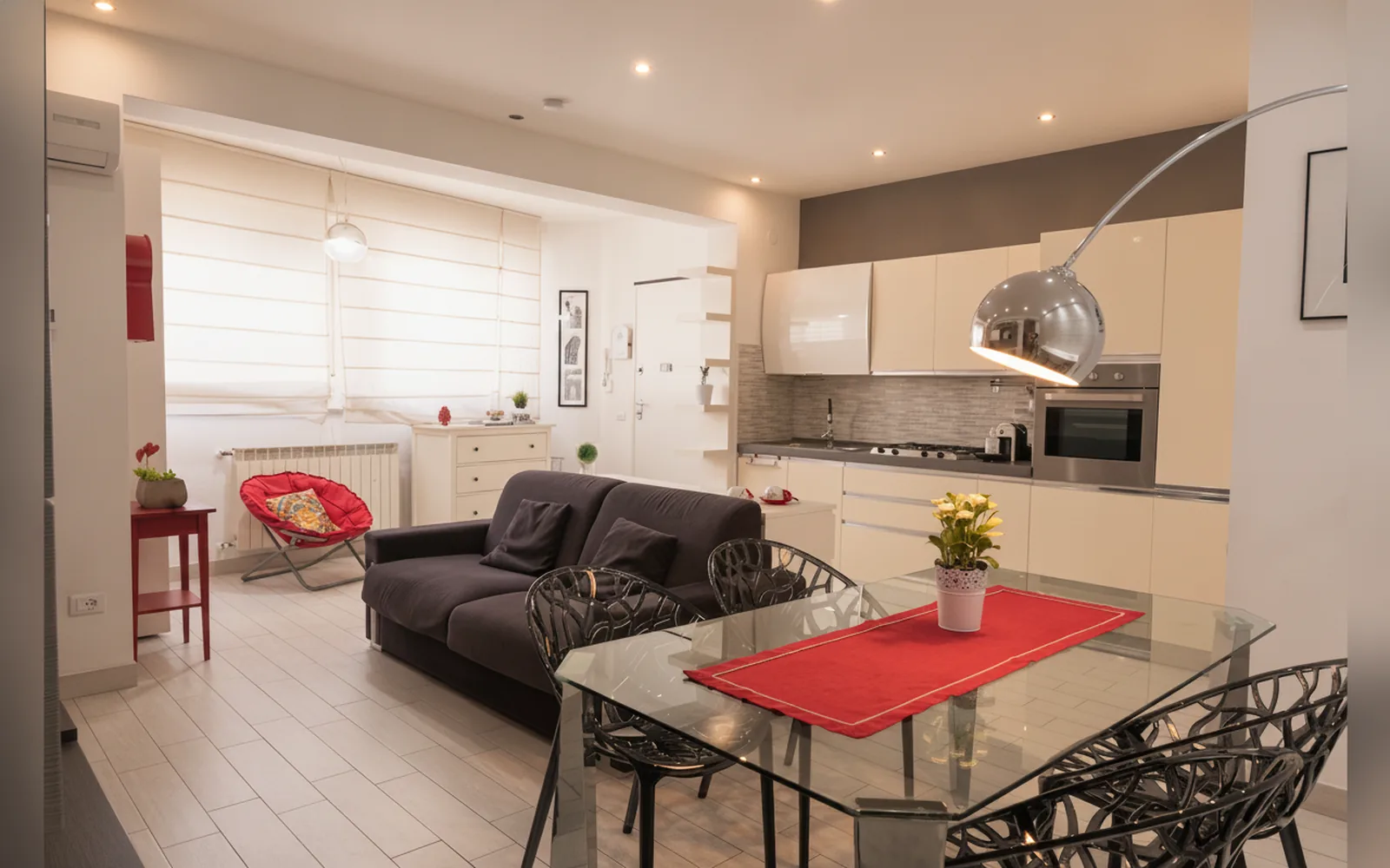 Zona living con cucina e area pranzo — Positive Energy Home, Palermo (Sicilia) (foto 2)