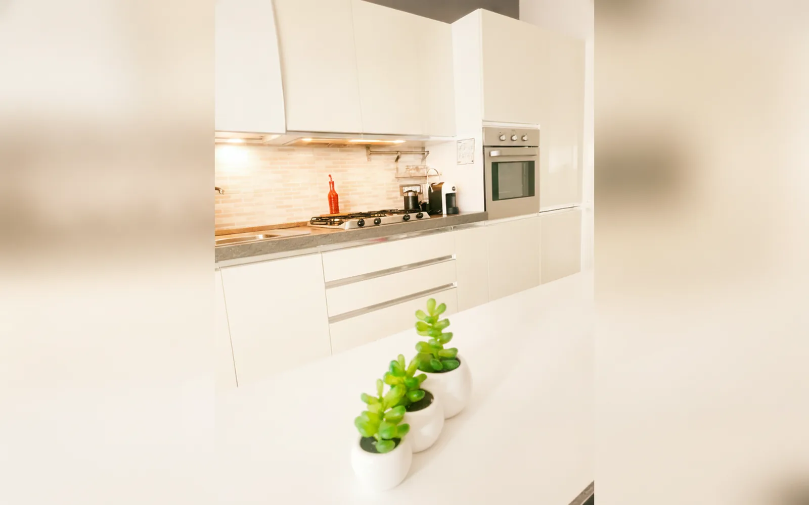 Zona living con cucina e area pranzo — Positive Energy Home, Palermo (Sicilia) (foto 9)